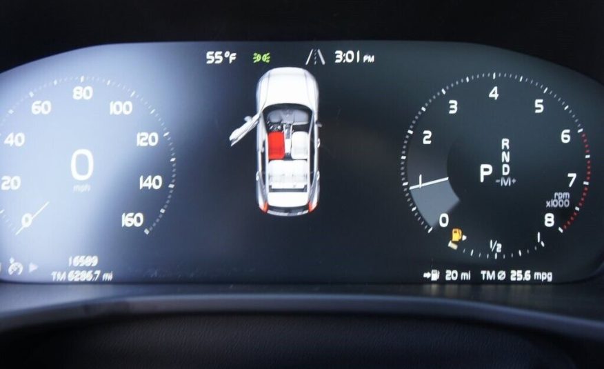 2022 Volvo XC40 R-Design