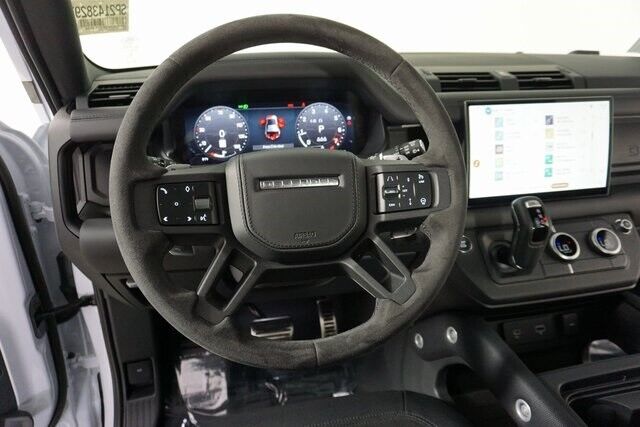 2023 Land Rover Defender V8
