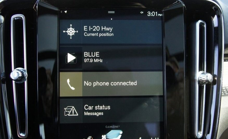 2022 Volvo XC40 R-Design