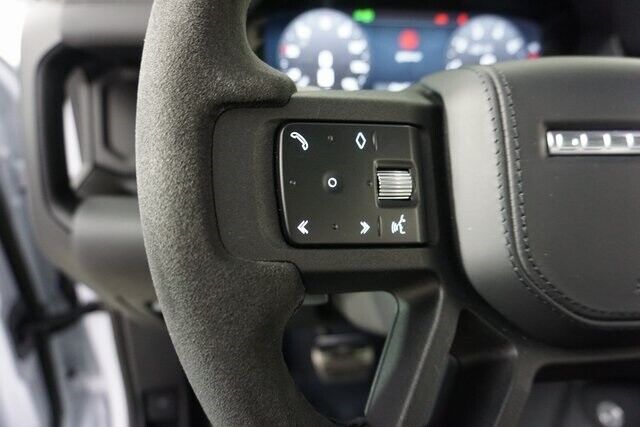 2023 Land Rover Defender V8