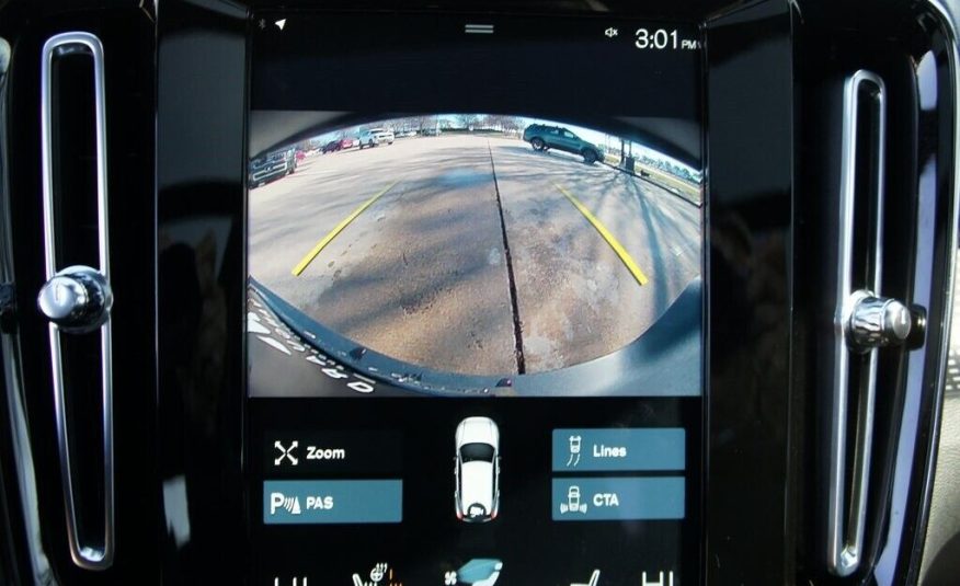 2022 Volvo XC40 R-Design