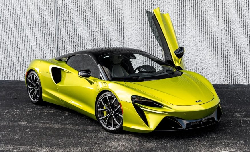 2023 McLaren Artura