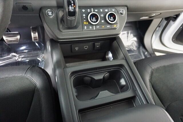 2023 Land Rover Defender V8