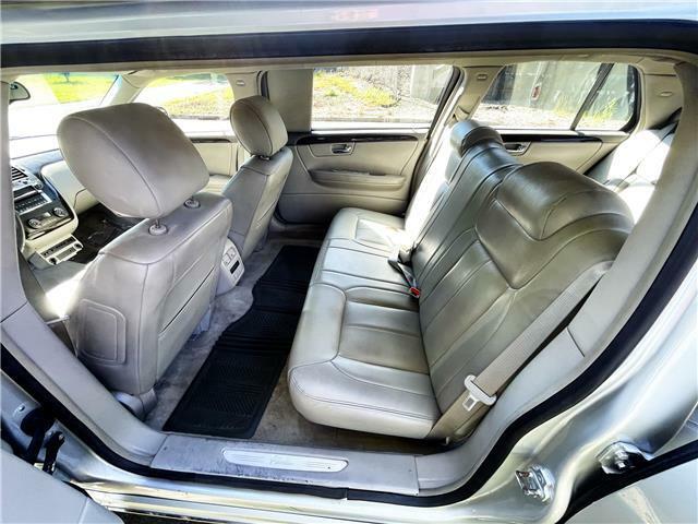 2010 Cadillac DTS Limousine