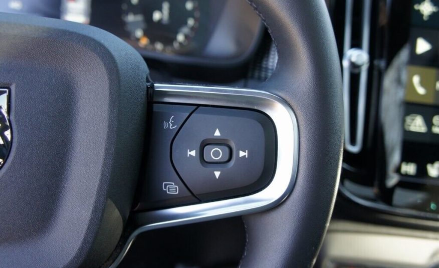 2022 Volvo XC40 R-Design