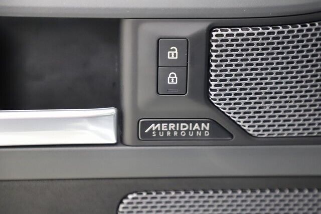 2023 Land Rover Defender X-Dynamic SE
