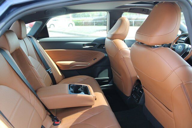 2019 Toyota Avalon Hybrid Limited