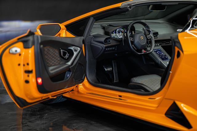 2022 Lamborghini Huracan EVO RWD Spyder Convertible 2D