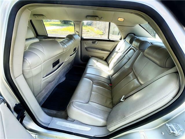 2010 Cadillac DTS Limousine
