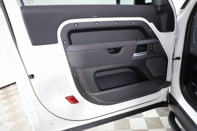 2023 Land Rover Defender X-Dynamic SE