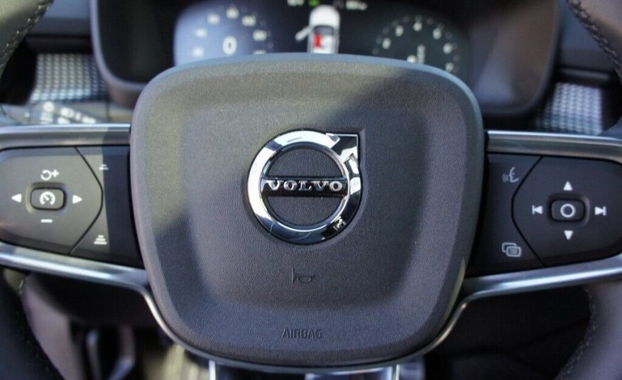 2022 Volvo XC40 R-Design