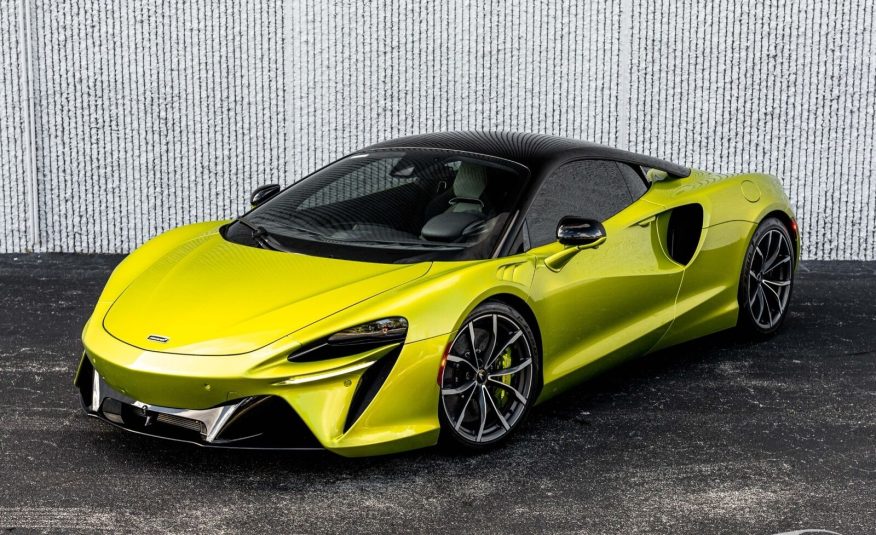 2023 McLaren Artura