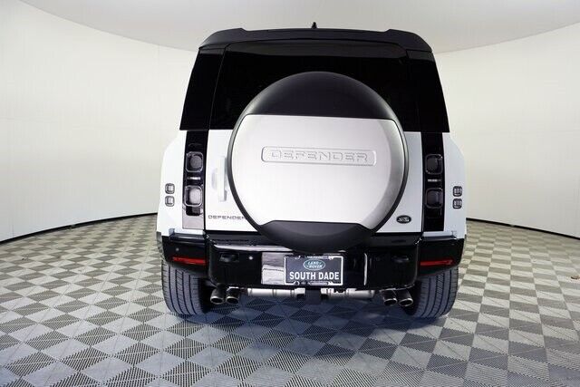 2023 Land Rover Defender V8