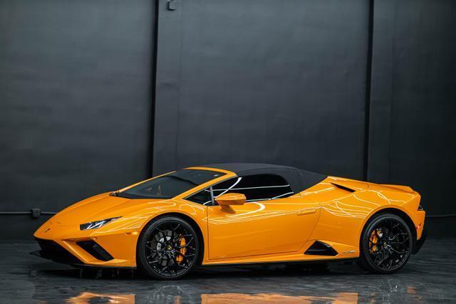 2022 Lamborghini Huracan EVO RWD Spyder Convertible 2D