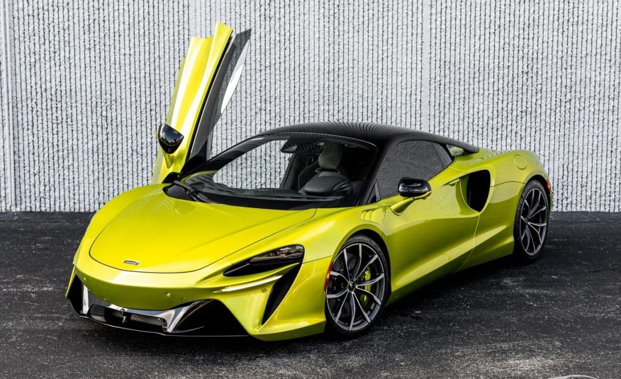 2023 McLaren Artura