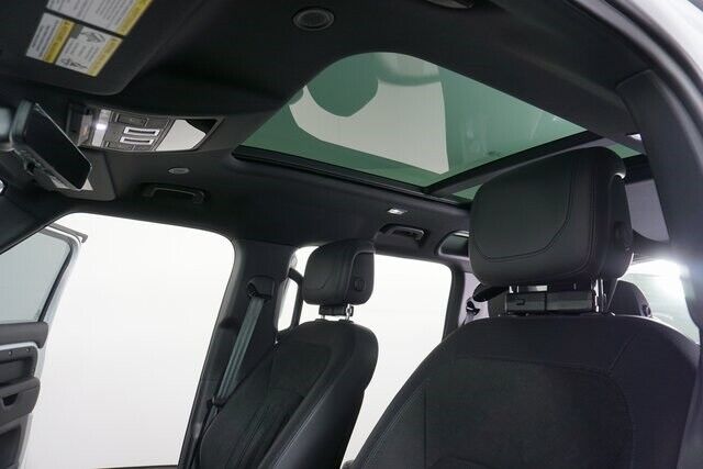2023 Land Rover Defender V8