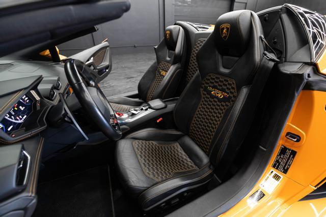 2022 Lamborghini Huracan EVO RWD Spyder Convertible 2D
