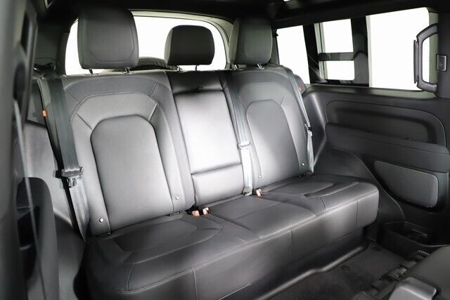 2023 Land Rover Defender X-Dynamic SE