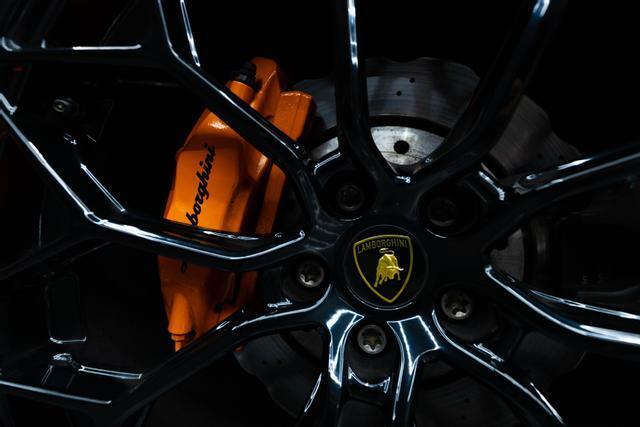 2022 Lamborghini Huracan EVO RWD Spyder Convertible 2D
