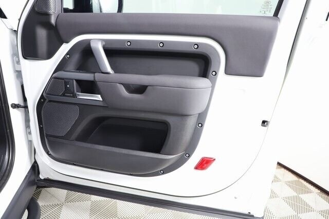 2023 Land Rover Defender X-Dynamic SE