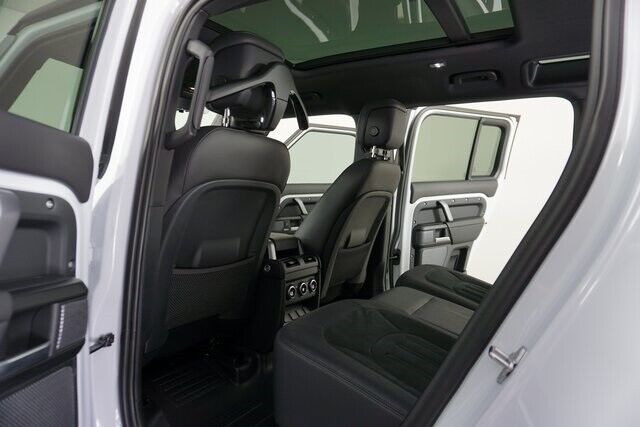 2023 Land Rover Defender V8