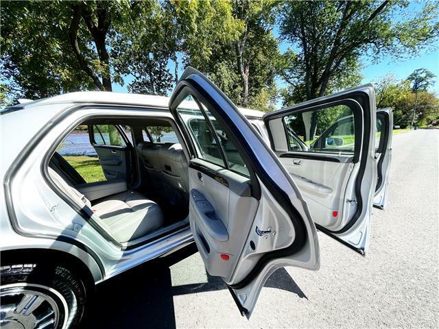 2010 Cadillac DTS Limousine