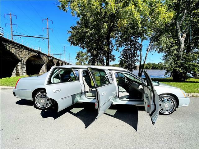2010 Cadillac DTS Limousine