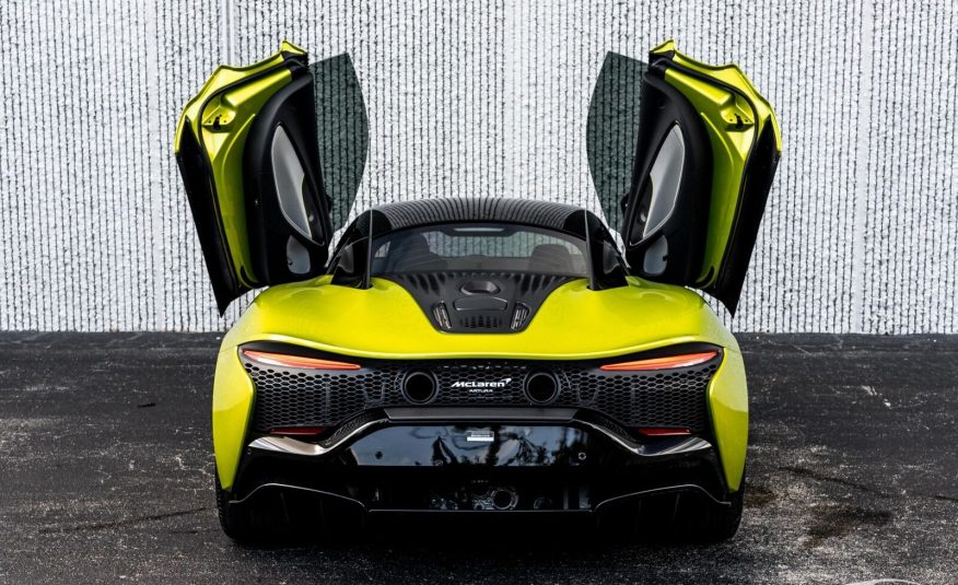 2023 McLaren Artura