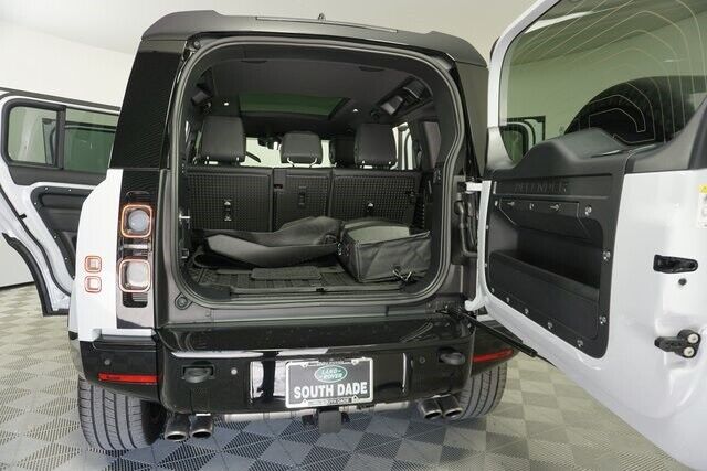 2023 Land Rover Defender V8