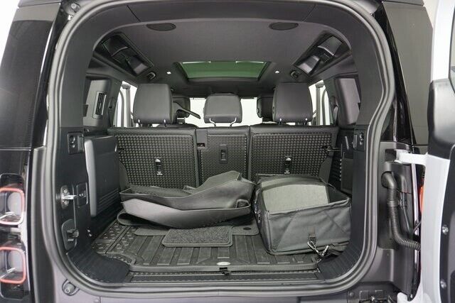 2023 Land Rover Defender V8