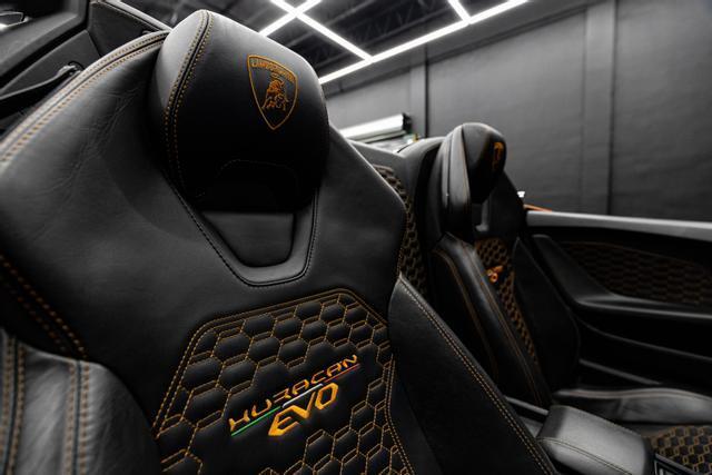 2022 Lamborghini Huracan EVO RWD Spyder Convertible 2D