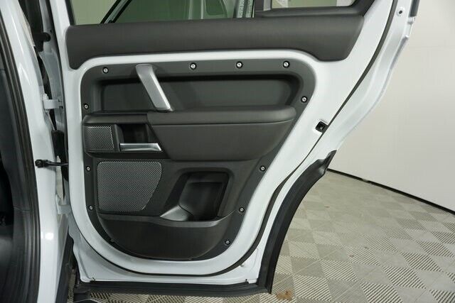 2023 Land Rover Defender V8
