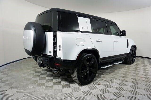 2023 Land Rover Defender V8