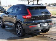 2022 Volvo XC40 R-Design