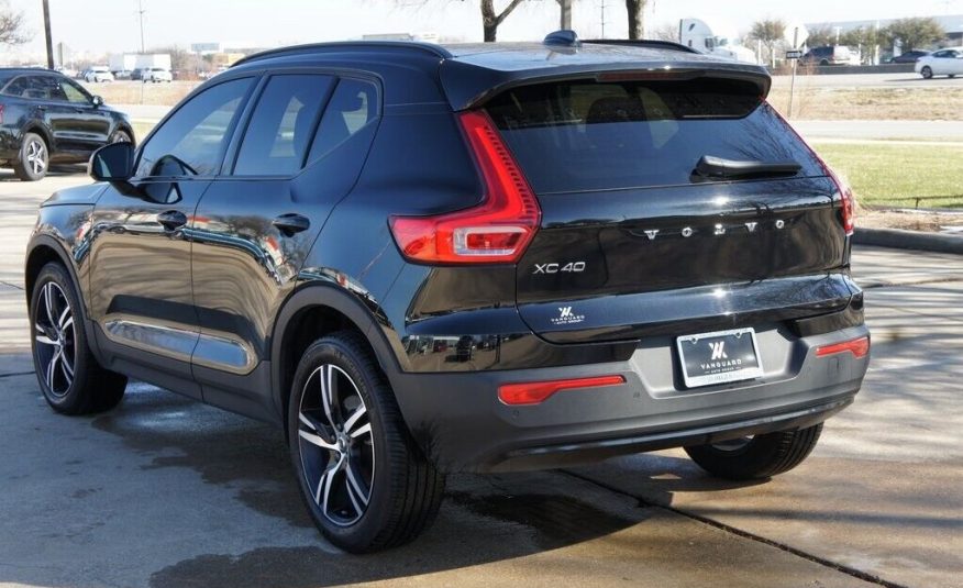 2022 Volvo XC40 R-Design