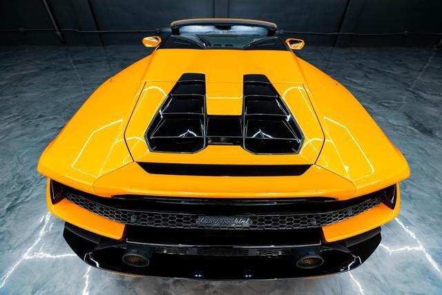 2022 Lamborghini Huracan EVO RWD Spyder Convertible 2D