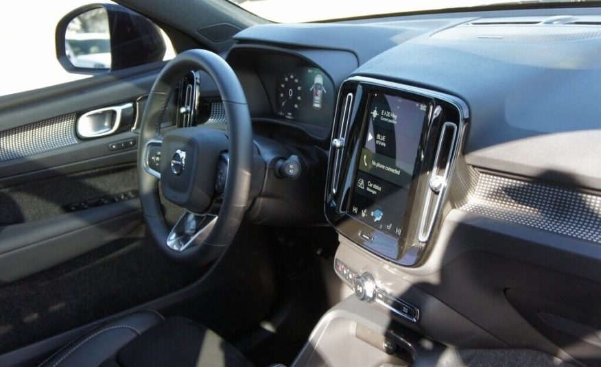 2022 Volvo XC40 R-Design