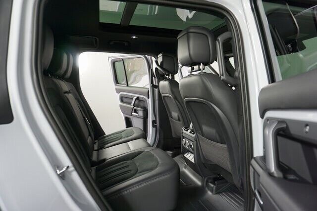 2023 Land Rover Defender V8