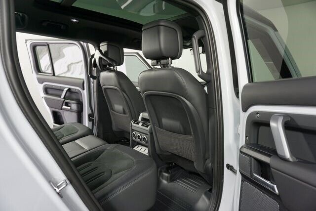 2023 Land Rover Defender V8