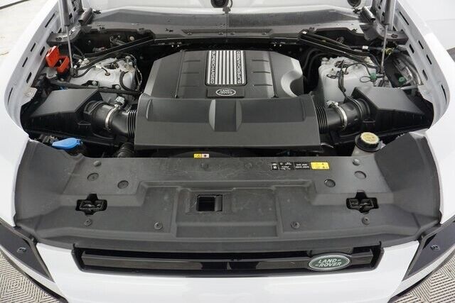 2023 Land Rover Defender V8