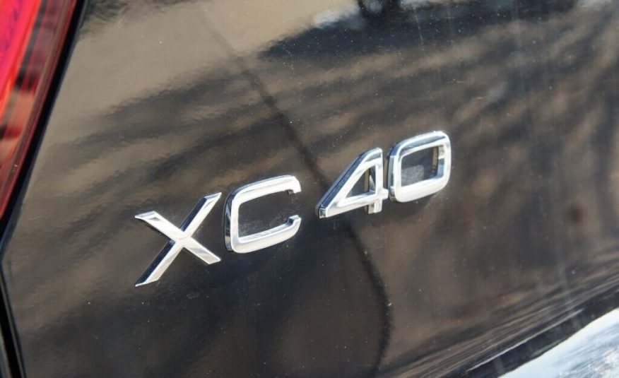 2022 Volvo XC40 R-Design