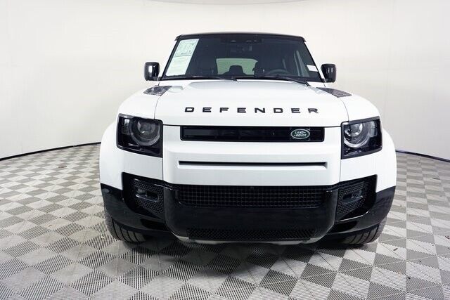 2023 Land Rover Defender V8
