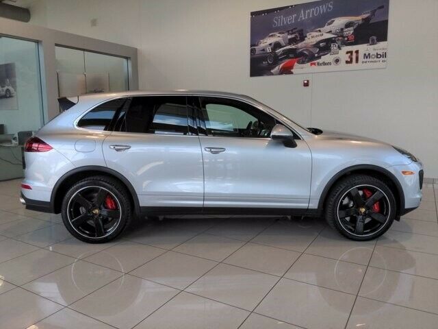 2017 Porsche Cayenne Turbo