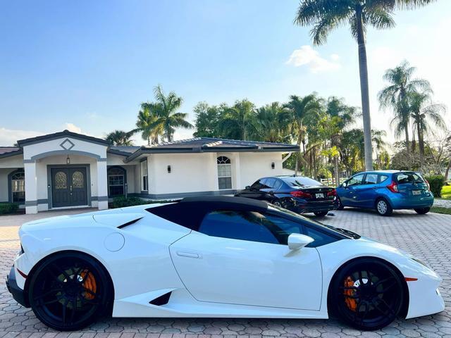 2018 Lamborghini Huracan LP580-2 Spyder Convertible 2D