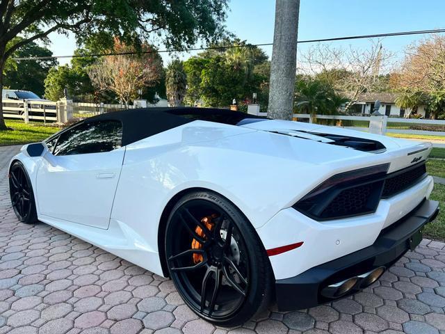 2018 Lamborghini Huracan LP580-2 Spyder Convertible 2D