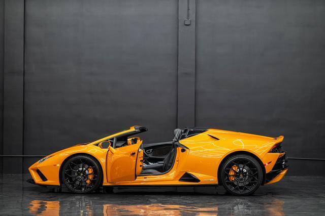 2022 Lamborghini Huracan EVO RWD Spyder Convertible 2D