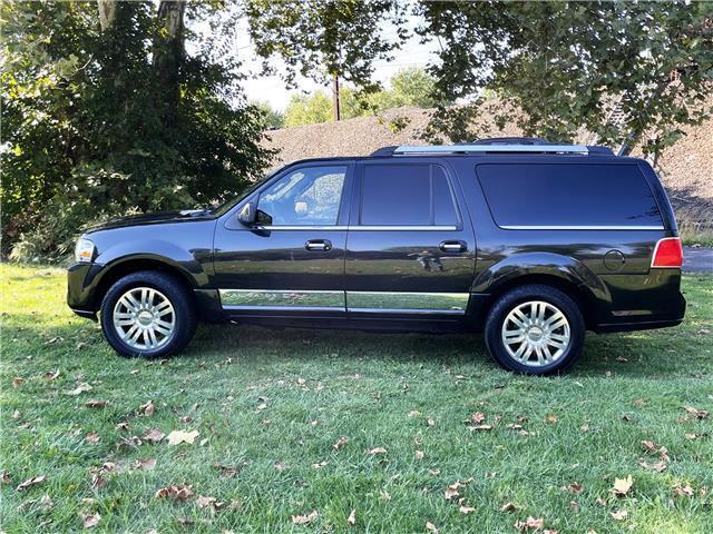 2011 Lincoln Navigator LUXURY LIMOUSINE