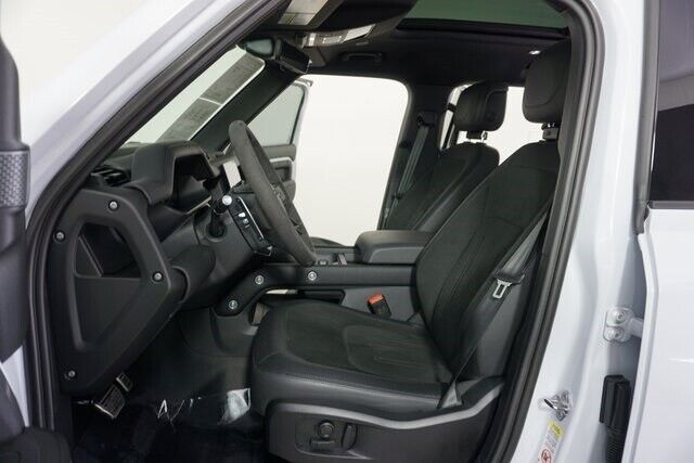 2023 Land Rover Defender V8