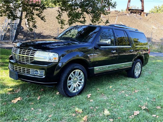 2011 Lincoln Navigator LUXURY LIMOUSINE