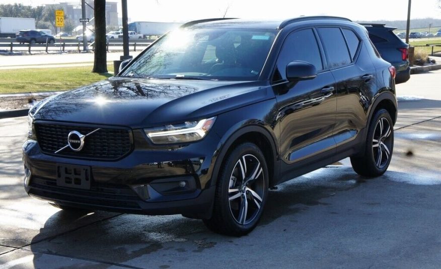 2022 Volvo XC40 R-Design